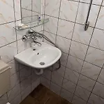 Guest house цвета Sinemoretz