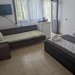 Guest house цвета Sinemoretz