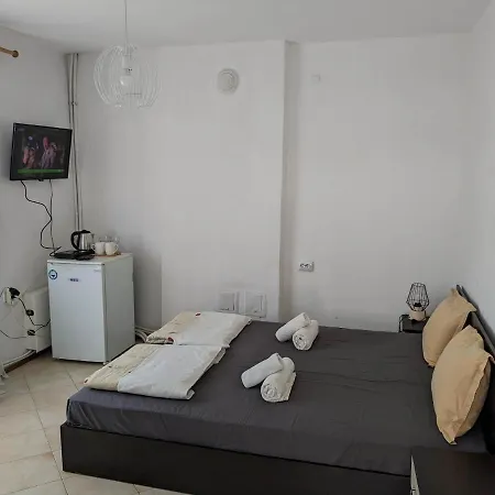 Guest house цвета Sinemoretz