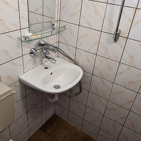 Guest house цвета Sinemoretz