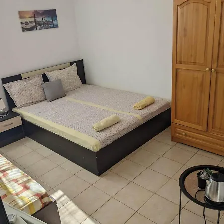 Guest house цвета Sinemoretz