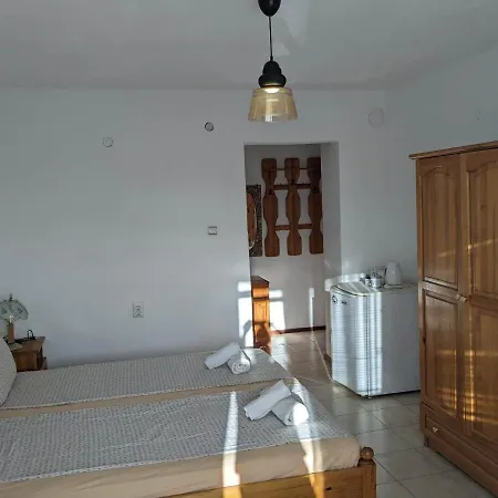 цвета ゲストハウス 3*