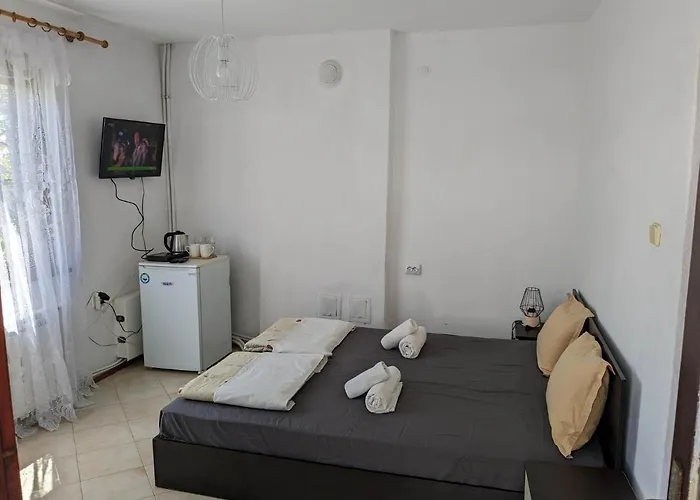 Πανσιόν цвета Sinemoretz