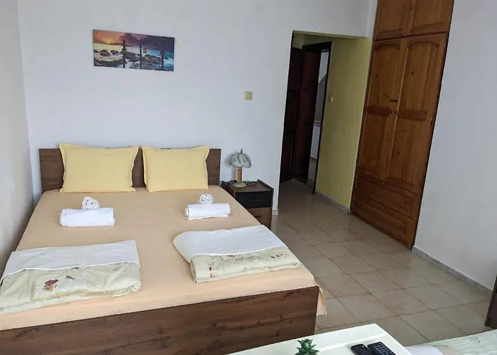 Guest house цвета Sinemoretz